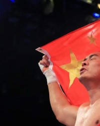 开云下载-重量级过渡拳王张志磊：独自上场杀出血路的勇士